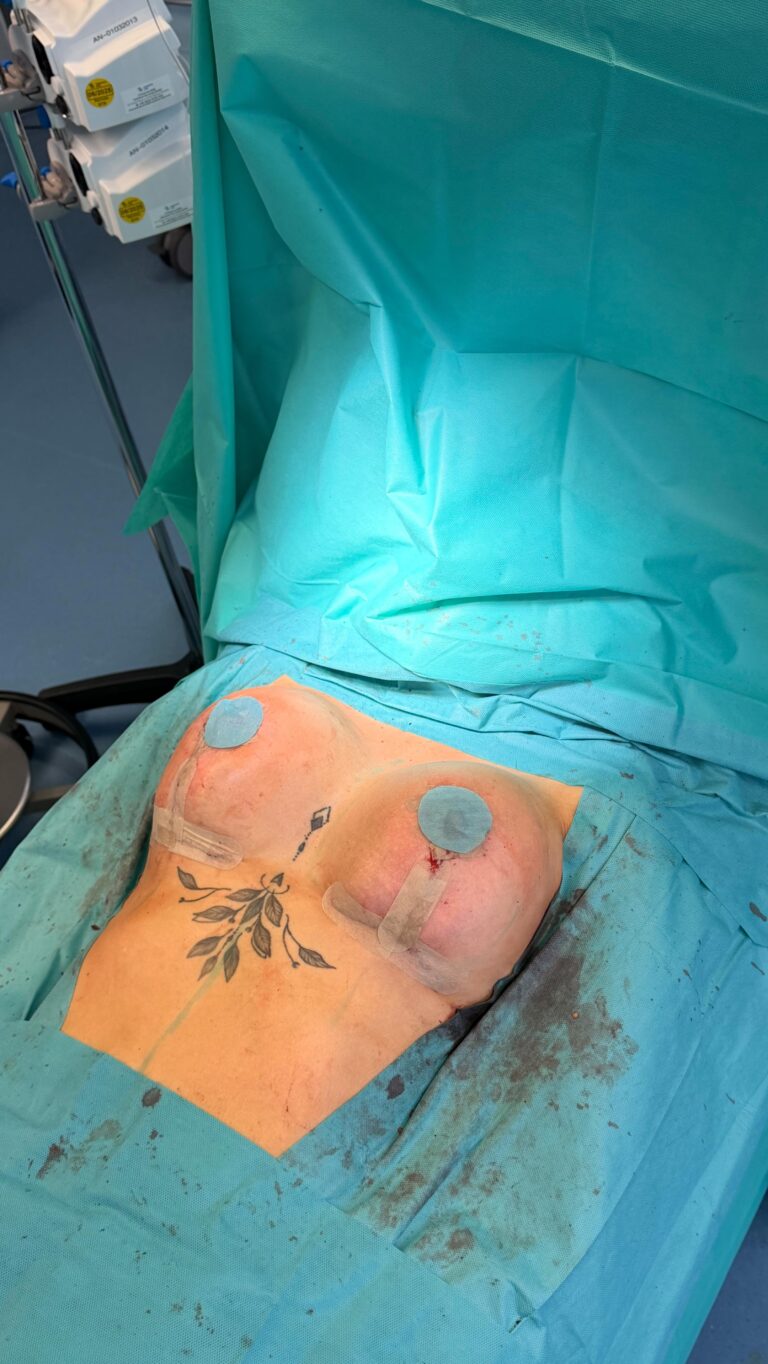 Instagram post from dr.fouquet. This post is in position 2.