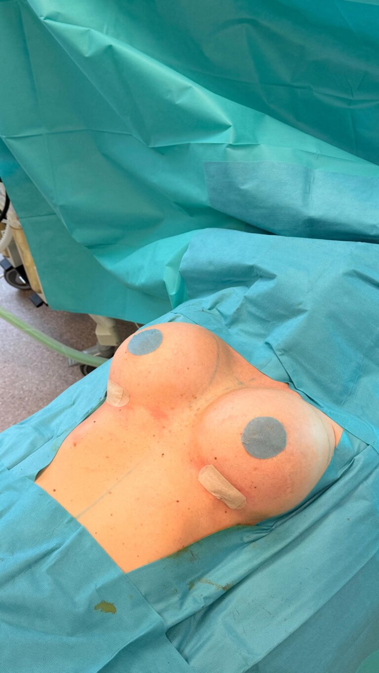 Instagram post from dr.fouquet. This post is in position 1.